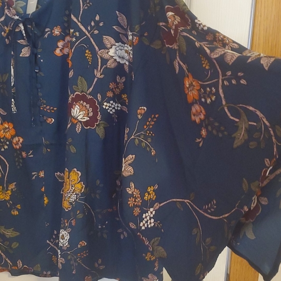 Floral Blouse - Picture 2 of 2